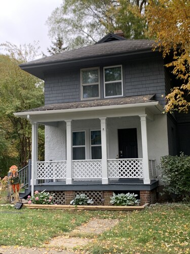 3 Bedroom House in Pontiac near Auburn Hill, Palace DTE Energy