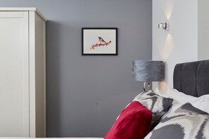 1 chambre, bureau, fer et planche à repasser, Wi-Fi