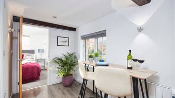 1 bedroom, desk, iron/ironing board, WiFi