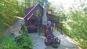 Cabin | Exterior