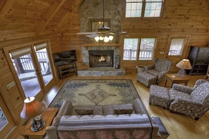 Flat-screen TV, fireplace, DVD player - My Mountain Serenade (Morganton)