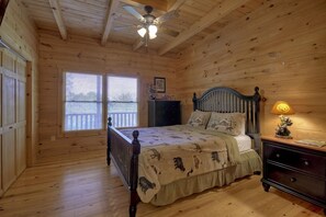 Mökki | 3 makuuhuonetta, työpöytä, ilmainen Wi-Fi