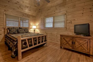 Room - Grin Inn Bear It (Blue Ridge)