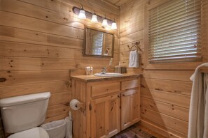 Bathroom - Grin Inn Bear It (Blue Ridge)