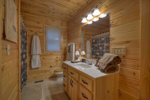 Bathroom - Oakawana Lodge (Blue Ridge)