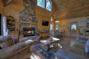 小屋 | 客廳 | 平面電視、壁爐、 DVD 播放機