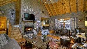 Cabin | Living room - Bear Retreat (Blue Ridge)