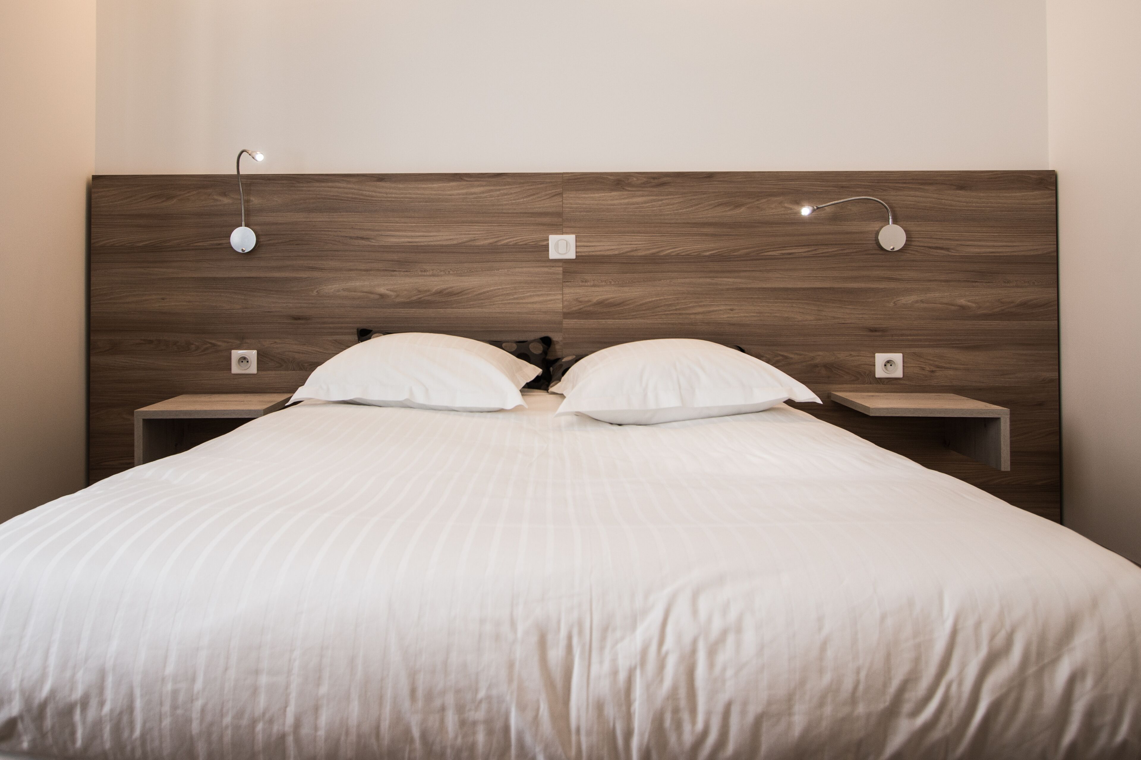 1 bedroom, desk, free wifi, bed sheets