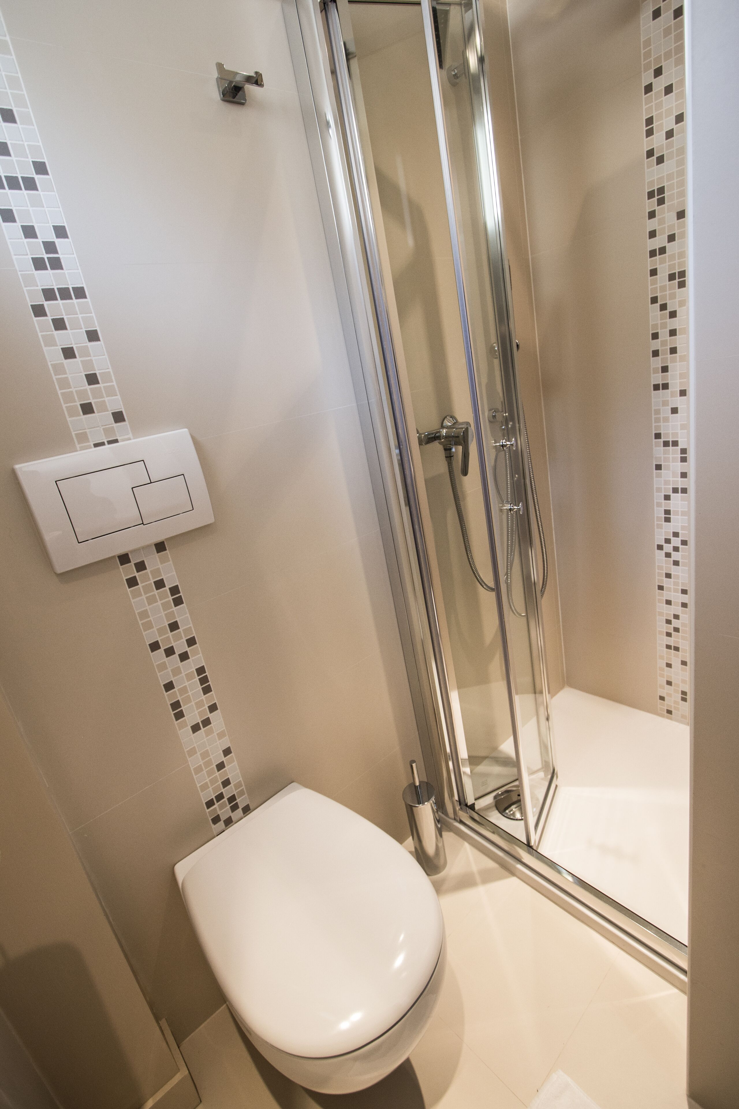 single room | bathroom | free toiletries, hair dryer, towels