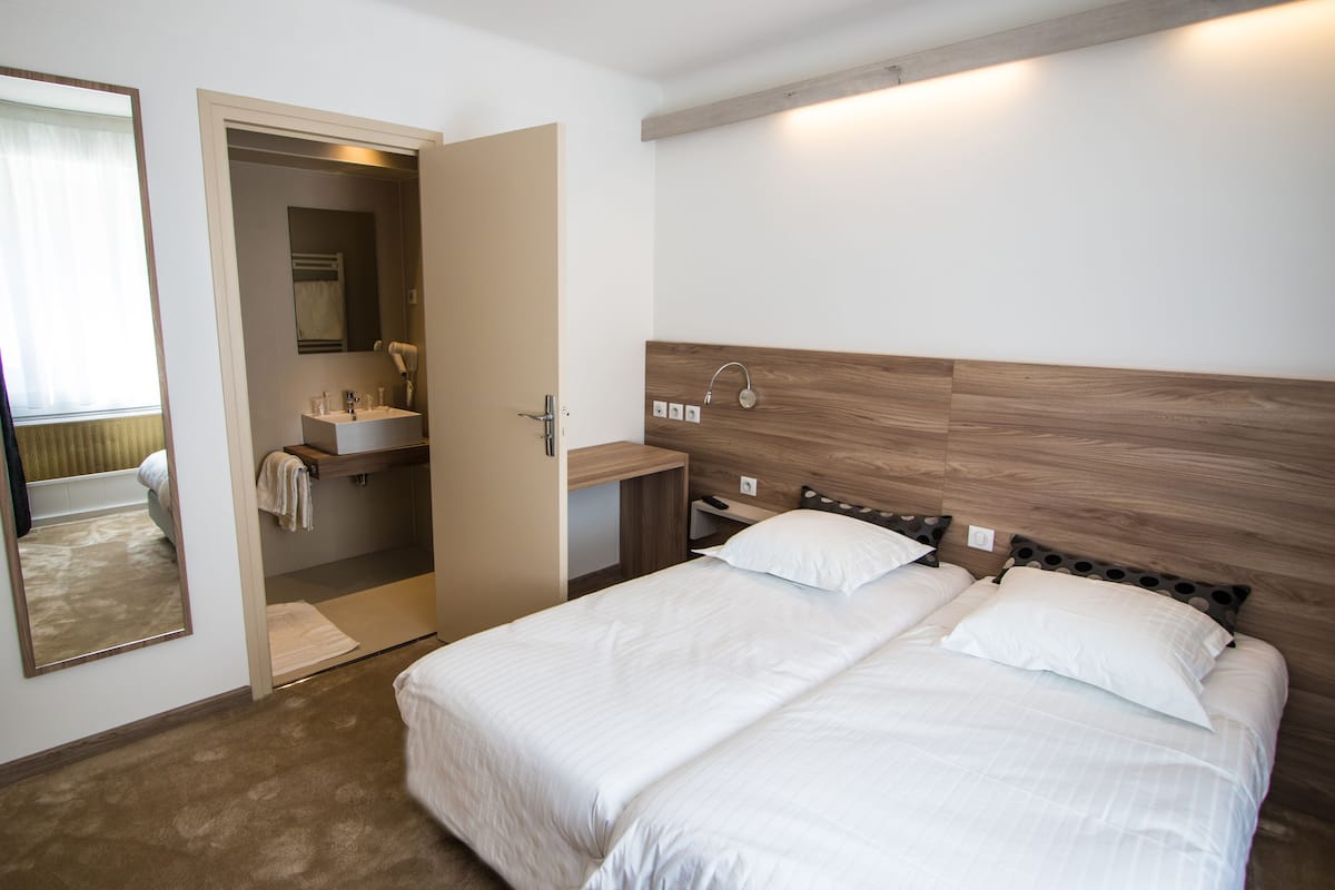 City Double or Twin Room, 2 Bedrooms, Non Smoking | Desk, free WiFi, bed sheets