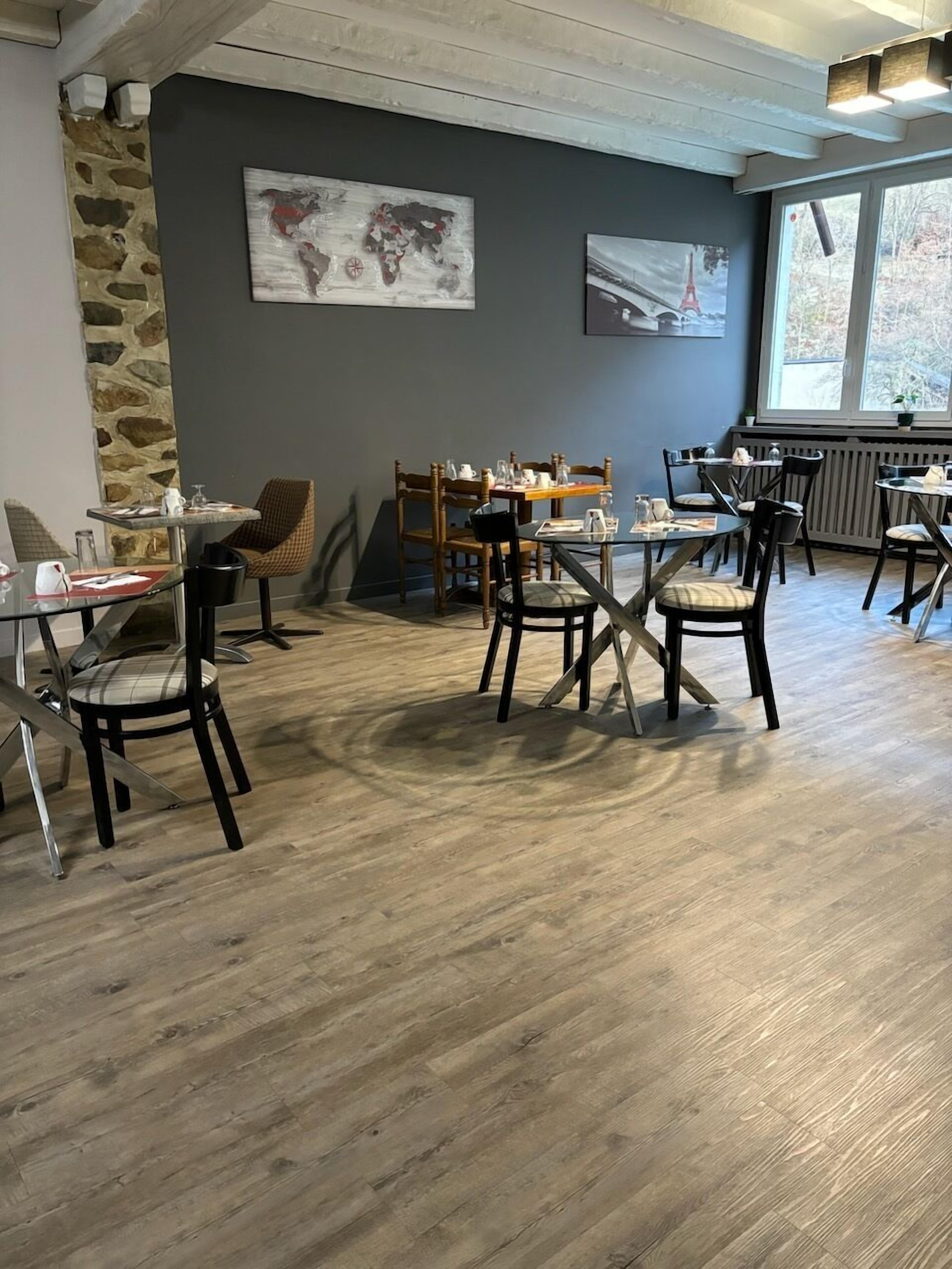 daily buffet breakfast for a fee