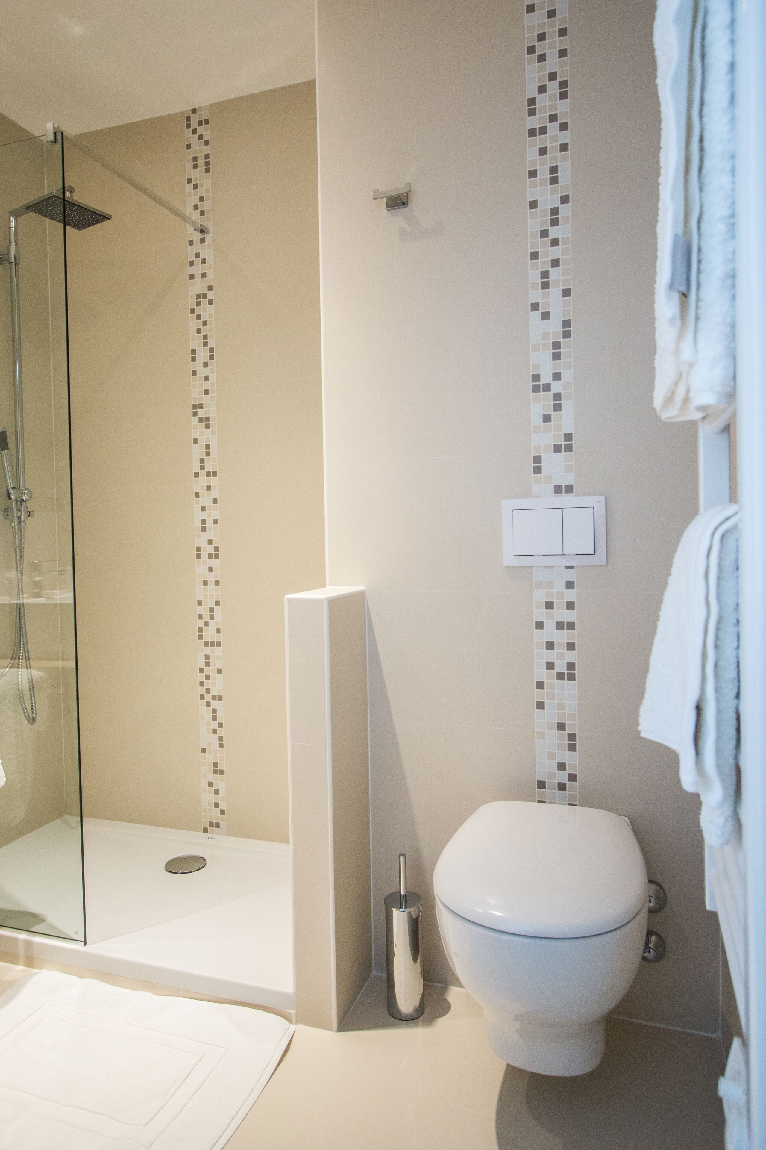 city double or twin room, 2 bedrooms, non smoking | bathroom | free toiletries, hair dryer, towels