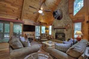 Ferienhütte | Wohnzimmer | Flachbildfernseher, Kamin, DVD-Player