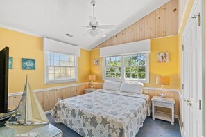 8 bedrooms, WiFi, bed sheets