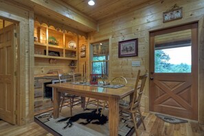 Cabin | Private kitchen - Bear Dance (Morganton)