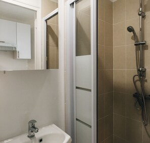 Shower, hair dryer, towels - Small Flat  - Close to Convention (Paris)