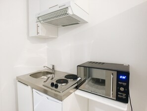 Private kitchen - Small Flat  - Close to Convention (Paris)