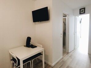 Interior - Small Flat  - Close to Convention (Paris)