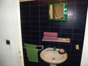 Bathroom sink - Cocothim (Saint-Paul)