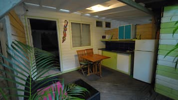 Full-sized fridge, microwave, coffee/tea maker, electric kettle