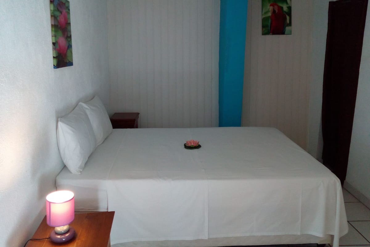 Standaard bungalow (1) | Luxe beddengoed, verduisterende gordijnen, gratis wifi
