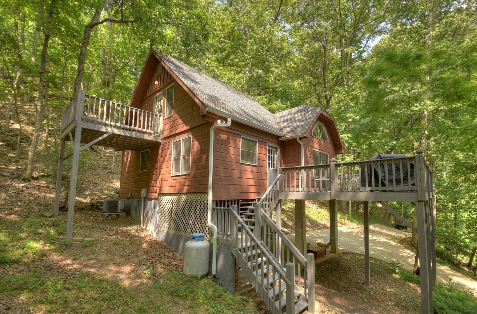 Cabin | Exterior