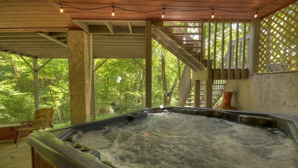 Cabin | Spa - Grey Wolf Lodge (Morganton)