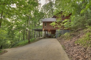 Cabin | Property grounds - Grey Wolf Lodge (Morganton)