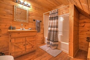 Cabin | Bathroom - Grey Wolf Lodge (Morganton)