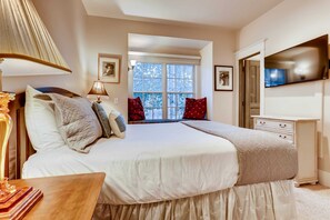 4 chambres, fer et planche à repasser, lit de bébé portatif, Wi-Fi