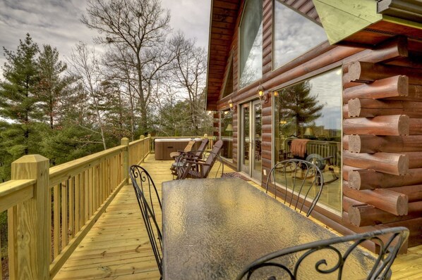 Balcony - Mountain Serenity (Morganton)