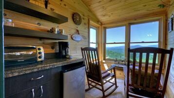 Kabin | Dapur pribadi | Lemari es, microwave, kompor, dan mesin pencuci piring