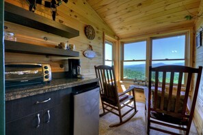 Cabin | Private kitchen | Fridge, microwave, stovetop, dishwasher - Great Escape (Morganton)
