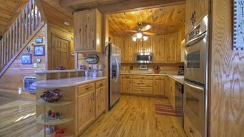 Kabin | Dapur pribadi | Lemari es, microwave, kompor, dan mesin pencuci piring