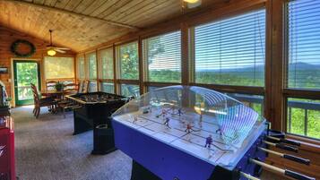 Cabin | Bilik permainan