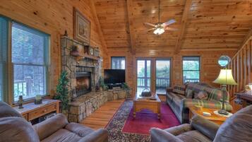Cabin | Living room | Flat-screen TV, fireplace, DVD player