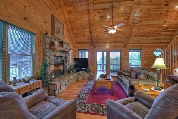 Cabin | Living room | Flat-screen TV, fireplace, DVD player - Heaven's View (Morganton)