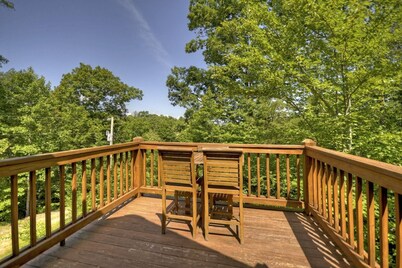 Snuggle Inn & Treehouse