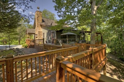 Snuggle Inn & Treehouse