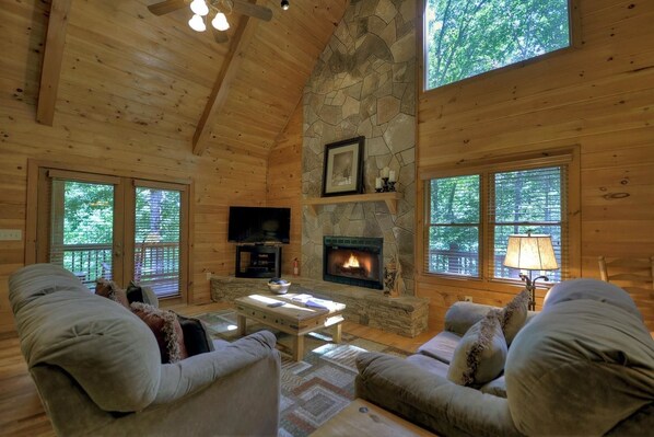 Cabin | Living room | Flat-screen TV, fireplace, DVD player, table tennis - Rock Eagle Hideaway (Morganton)