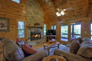 キャビン | リビングルーム | 薄型テレビ、暖炉、DVD プレーヤー