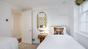 3 bedrooms, hypo-allergenic bedding, iron/ironing board, WiFi