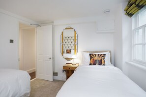 3 bedrooms, hypo-allergenic bedding, iron/ironing board, WiFi