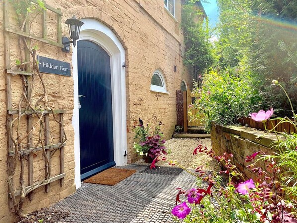 تفاصيل الفندق من الخارج