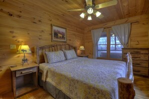 Cabin | 3 bedrooms, desk, free WiFi