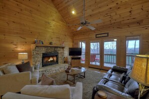 كابينة | غرفة المعيشة | تلفزيون بشاشة مسطحة، مدفأة، مشغل دي في دي