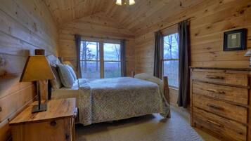 Cabin | 3 bedrooms, desk, free WiFi