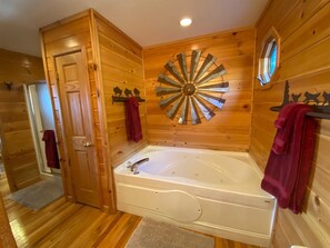 Cabin | Bathroom - Dances With Wolves (Morganton)