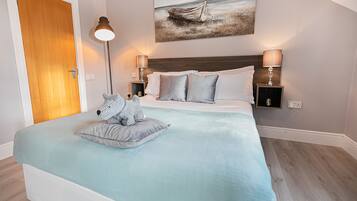Deluxe Double Room | Hypo-allergenic bedding, desk, blackout curtains, iron/ironing board