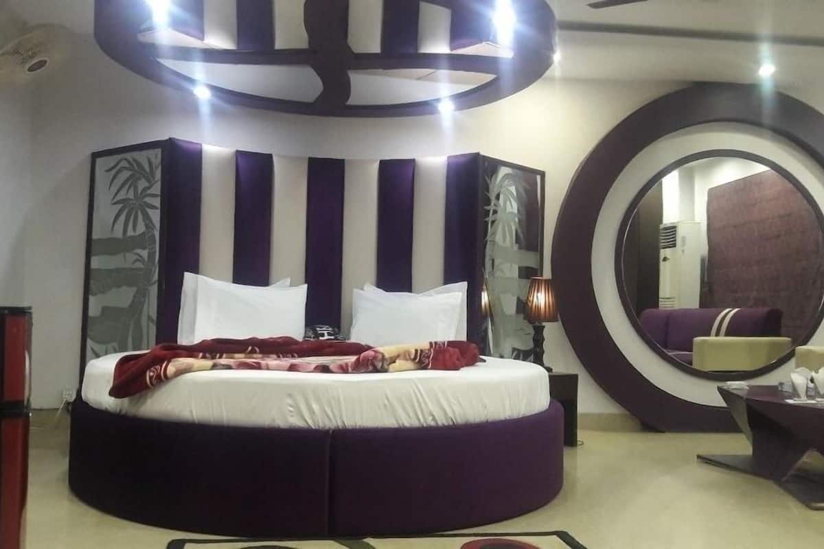 Down comforters, memory foam beds, WiFi (free)